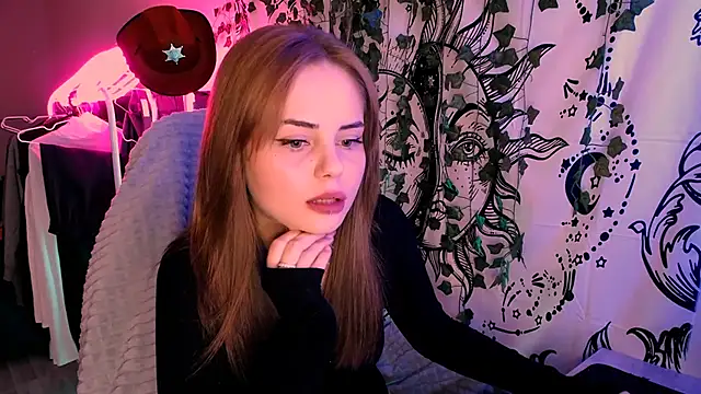 FrancesMiller7 online show from March 4, 11:16 am