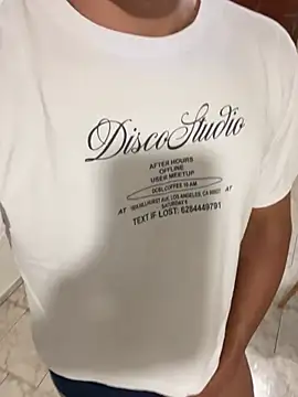 Snapshot of RuinedQuark chatting on February 27, 6:19 pm RuinedQuark online show from February 27, 6:19 pm