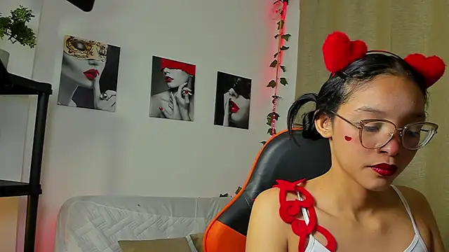 Rebeca Marchetti online show from March 13, 8:37 pm