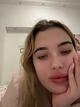 Snapshot of TiffanyCouture chatting on March 1, 5:26 pm TiffanyCouture online show from March 1, 5:26 pm