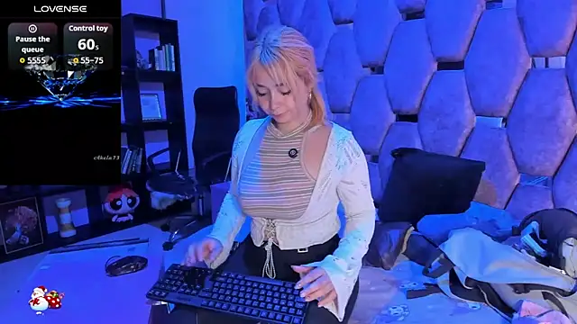 Snapshot of Maky_Coss chatting on April 23, 1:02 pm Maky Coss online show from April 23, 1:02 pm