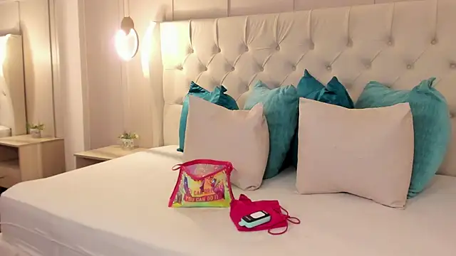 raquel mooon online show from April 17, 5:38 pm