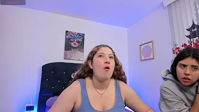 valeria and zoe online show from March 25, 5:52 pm