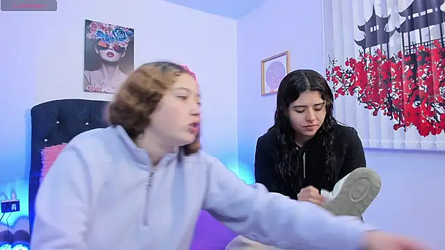 valeria and zoe online show from March 30, 1:45 pm