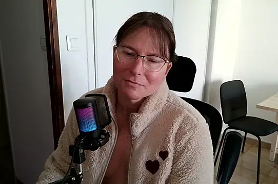 Snapshot of Jessica_hotTime chatting on April 2, 8:12 am Jessica hotTime online show from April 2, 8:12 am