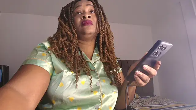 Snapshot of luxy_benet chatting on July 10, 12:30 pm luxy benet online show from July 10, 12:30 pm