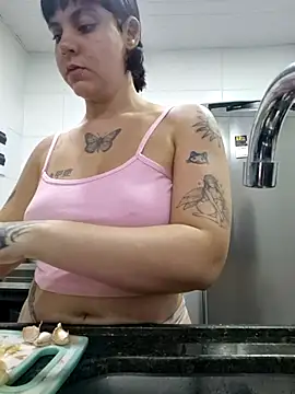 Snapshot of quemerayssa chatting on March 4, 12:27 am quemerayssa online show from March 4, 12:27 am