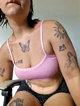 Snapshot of quemerayssa chatting on April 3, 2:37 pm quemerayssa online show from April 3, 2:37 pm