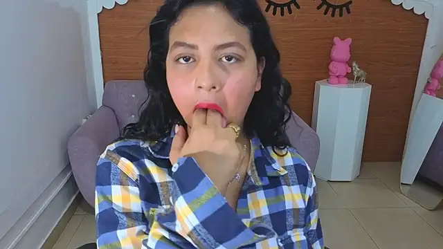 Snapshot of Kristen_black_T chatting on February 25, 9:24 pm Kristen black T online show from February 25, 9:24 pm