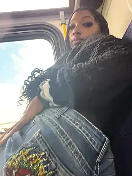 Snapshot of Loopsies chatting on March 7, 8:17 pm Loopsies online show from March 7, 8:17 pm