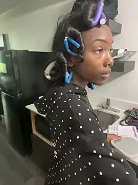 Snapshot of Loopsies chatting on April 16, 4:30 pm Loopsies online show from April 16, 4:30 pm