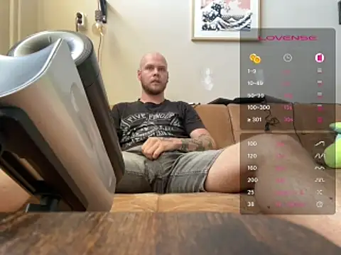 Snapshot of Bickboy95 chatting on August 8, 3:03 pm Bickboy95 online show from August 8, 3:03 pm