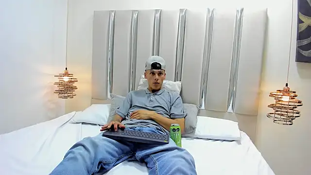 Snapshot of Ethan_Wolfe chatting on February 27, 6:02 am Ethan Wolfe online show from February 27, 6:02 am