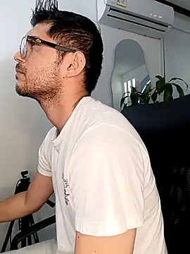 Snapshot of ritzabeth_daniel chatting on April 4, 2:21 am ritzabeth daniel online show from April 4, 2:21 am