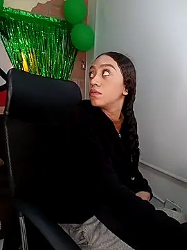 Snapshot of ritzabeth_daniel chatting on April 5, 9:12 pm ritzabeth daniel online show from April 5, 9:12 pm