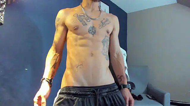 Snapshot of DanteLuxx chatting on March 4, 3:01 am DanteLuxx online show from March 4, 3:01 am