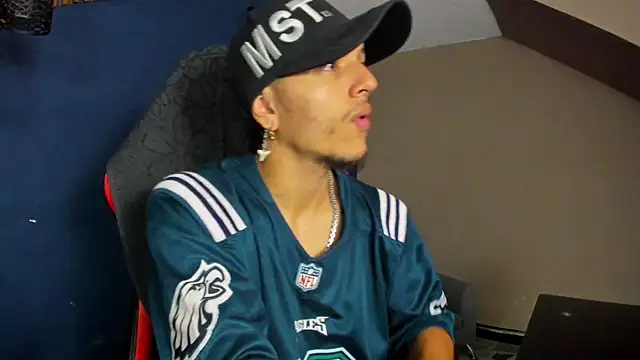 Snapshot of DanteLuxx chatting on March 13, 4:08 am DanteLuxx online show from March 13, 4:08 am