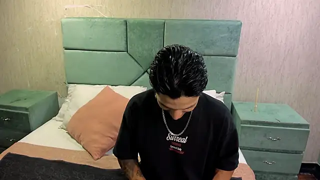 Snapshot of DanteLuxx chatting on March 16, 5:55 am DanteLuxx online show from March 16, 5:55 am