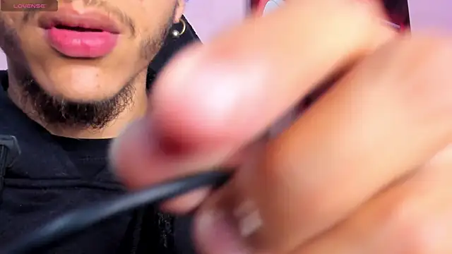 Snapshot of DanteLuxx chatting on March 29, 3:50 am DanteLuxx online show from March 29, 3:50 am