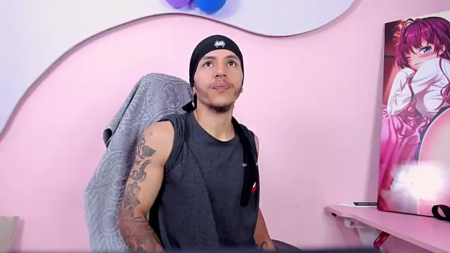 Snapshot of DanteLuxx chatting on April 8, 3:50 am DanteLuxx online show from April 8, 3:50 am