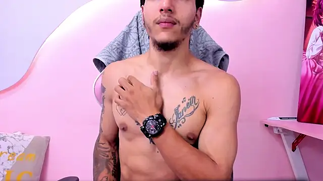 Snapshot of DanteLuxx chatting on April 10, 3:45 am DanteLuxx online show from April 10, 3:45 am