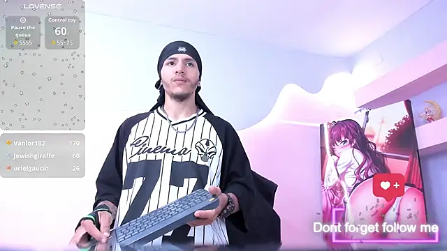 Snapshot of DanteLuxx chatting on April 12, 3:44 am DanteLuxx online show from April 12, 3:44 am