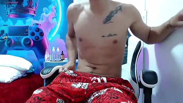 Snapshot of pipe_hot04 chatting on February 28, 12:55 am pipe hot04 online show from February 28, 12:55 am