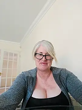 FlirtyFleur-x online show from April 7, 1:22 pm