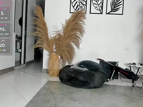 yerliss petitee online show from March 13, 8:37 pm