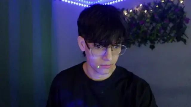 noah millerx online show from March 27, 4:40 am