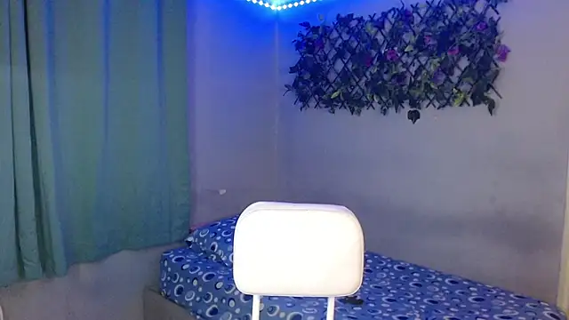 noah millerx online show from April 13, 5:24 am