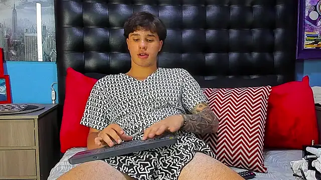 EXCLUSIVE8 online show from April 6, 10:11 pm