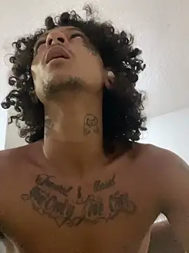 Snapshot of carlitu_021 chatting on February 26, 5:39 am carlitu 021 online show from February 26, 5:39 am