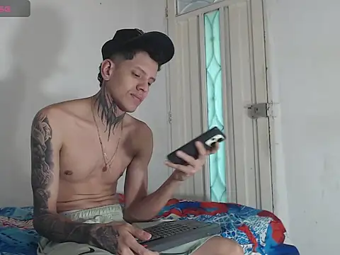 Snapshot of gabriel_reyes21 chatting on July 16, 10:16 pm gabriel reyes21 online show from July 16, 10:16 pm