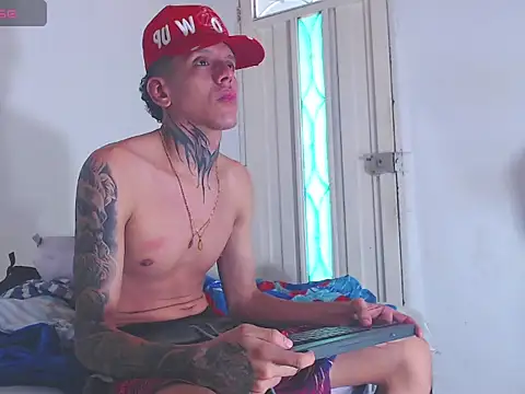 Snapshot of gabriel_reyes21 chatting on July 18, 8:34 pm gabriel reyes21 online show from July 18, 8:34 pm