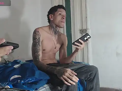 Snapshot of gabriel_reyes21 chatting on July 25, 11:35 pm gabriel reyes21 online show from July 25, 11:35 pm