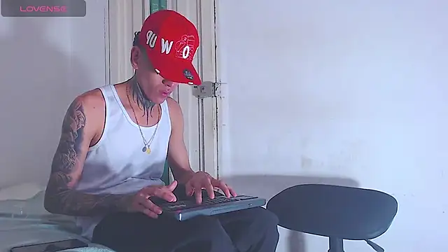 Snapshot of gabriel_reyes21 chatting on August 1, 11:47 pm gabriel reyes21 online show from August 1, 11:47 pm