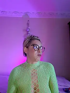 LunaBlaise online show from April 9, 9:47 am