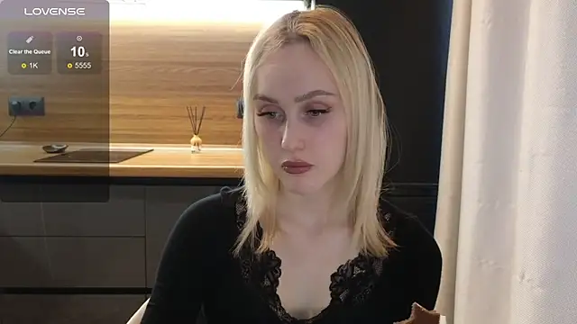 Snapshot of Bella_Villen chatting on June 4, 1:06 pm Bella Villen online show from June 4, 1:06 pm
