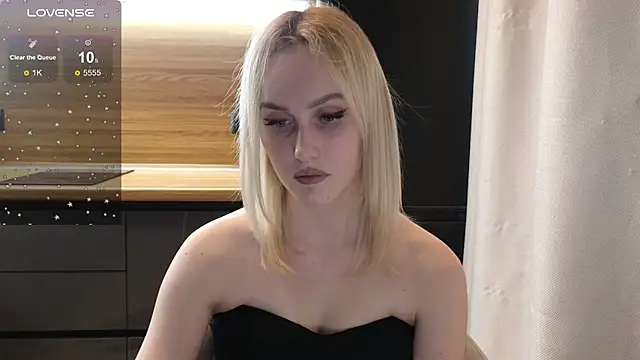 Snapshot of Bella_Villen chatting on June 11, 1:09 pm Bella Villen online show from June 11, 1:09 pm