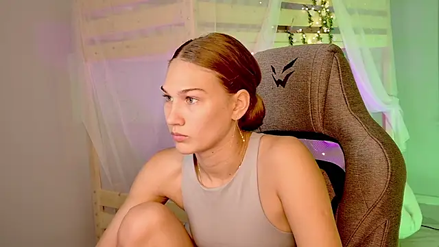Snapshot of Sweet_Emilya chatting on July 14, 8:30 am Sweet Emilya online show from July 14, 8:30 am