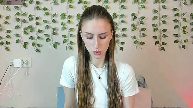 EllieRough online show from June 18, 4:24 am