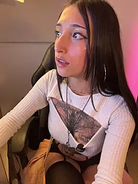 Snapshot of evabellee_ chatting on March 17, 12:48 am evabellee online show from March 17, 12:48 am