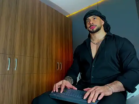 massimo visconti online show from March 7, 3:03 am