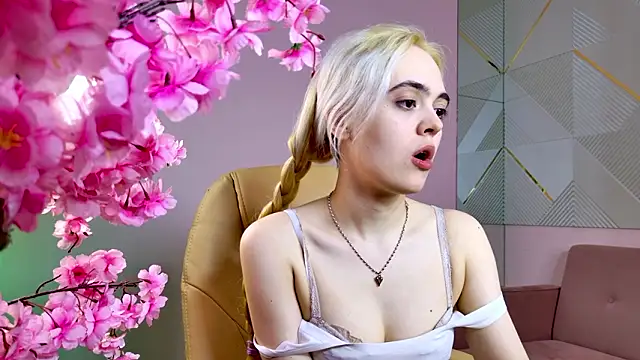 Snapshot of Bambi_Bloom chatting on March 4, 5:13 am Bambi Bloom online show from March 4, 5:13 am