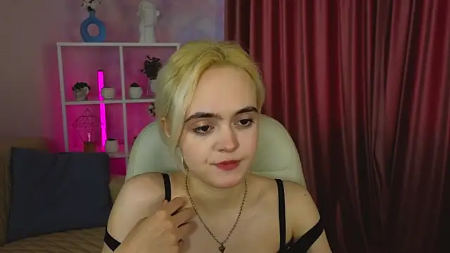 Snapshot of Bambi_Bloom chatting on March 8, 1:48 pm Bambi Bloom online show from March 8, 1:48 pm