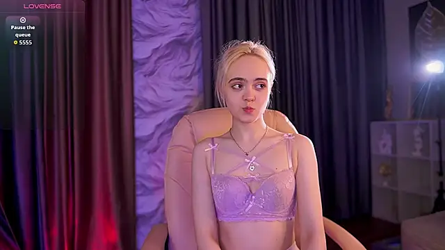 Snapshot of Bambi_Bloom chatting on March 20, 5:45 am Bambi Bloom online show from March 20, 5:45 am