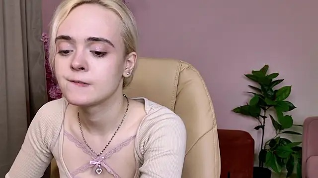 Snapshot of Bambi_Bloom chatting on March 26, 5:46 am Bambi Bloom online show from March 26, 5:46 am