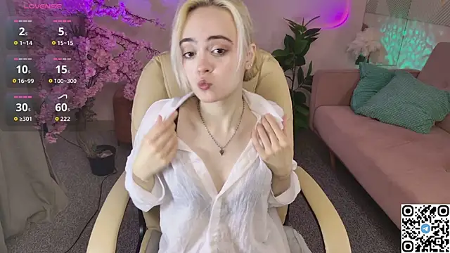 Snapshot of Bambi_Bloom chatting on April 3, 5:05 am Bambi Bloom online show from April 3, 5:05 am