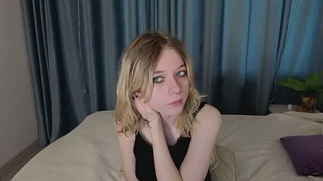 MollySally online show from May 1, 4:06 am
